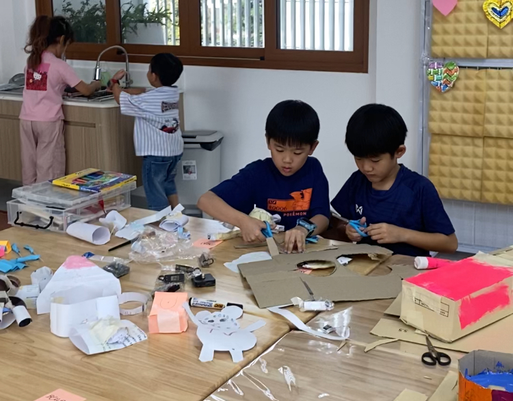 Students collaborating Arc Innovate Bangkok